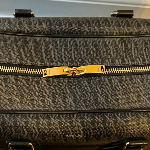 Saint Laurent Toile Monogram -Authenticity Card,Strap, Dustbag,lock/key included - Picture 9 of 16